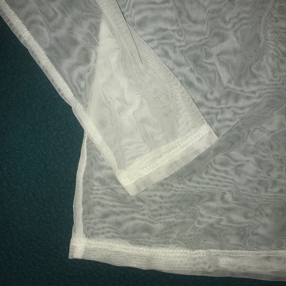 White mesh button up top - Picture 3 of 4